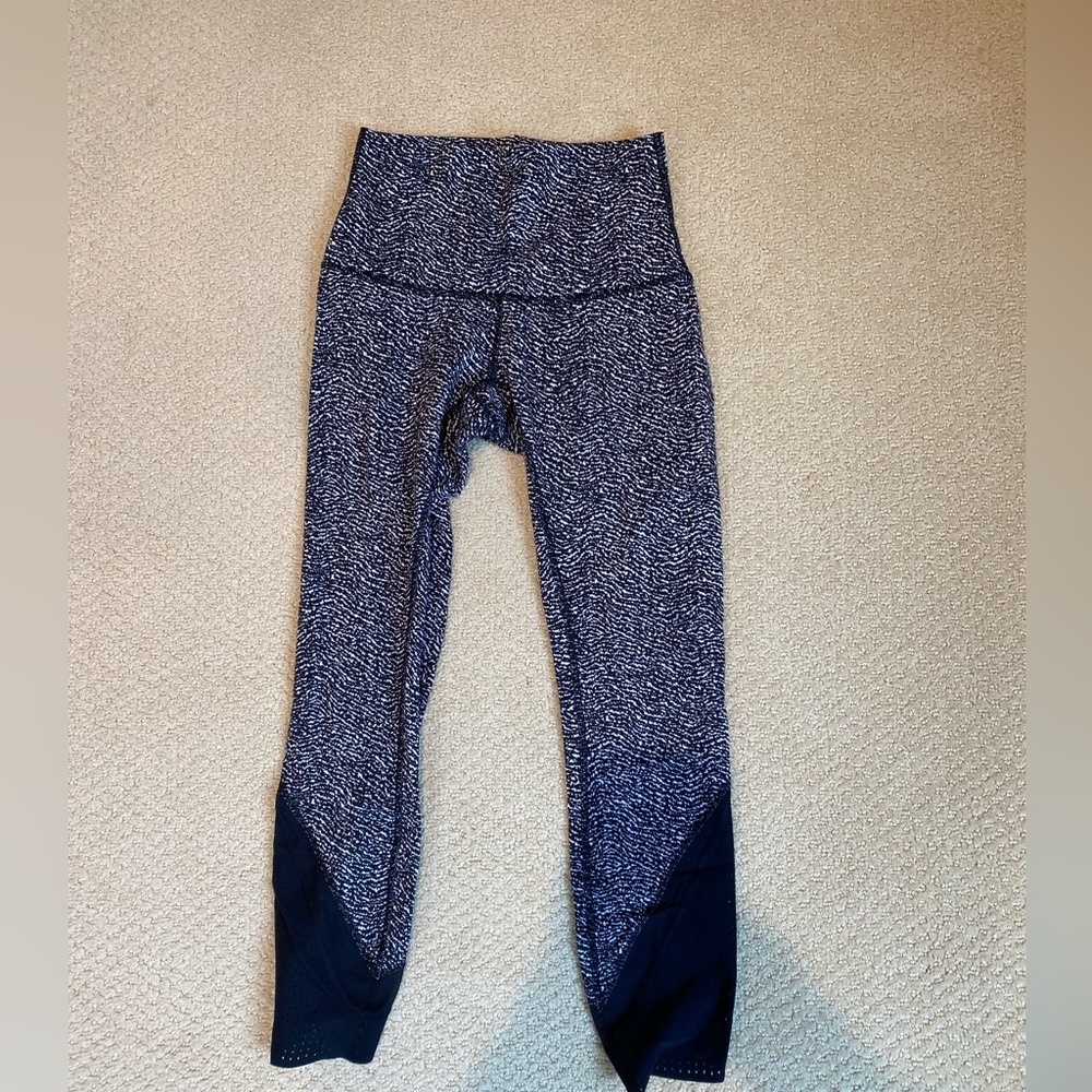 Lululemon black and white mesh bottom leggings size 4